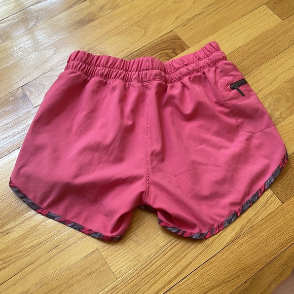 The North Face pink shorts - Picture 2 of 2